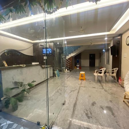 Sri Ganesh Residency Hotell Tirupati Exteriör bild