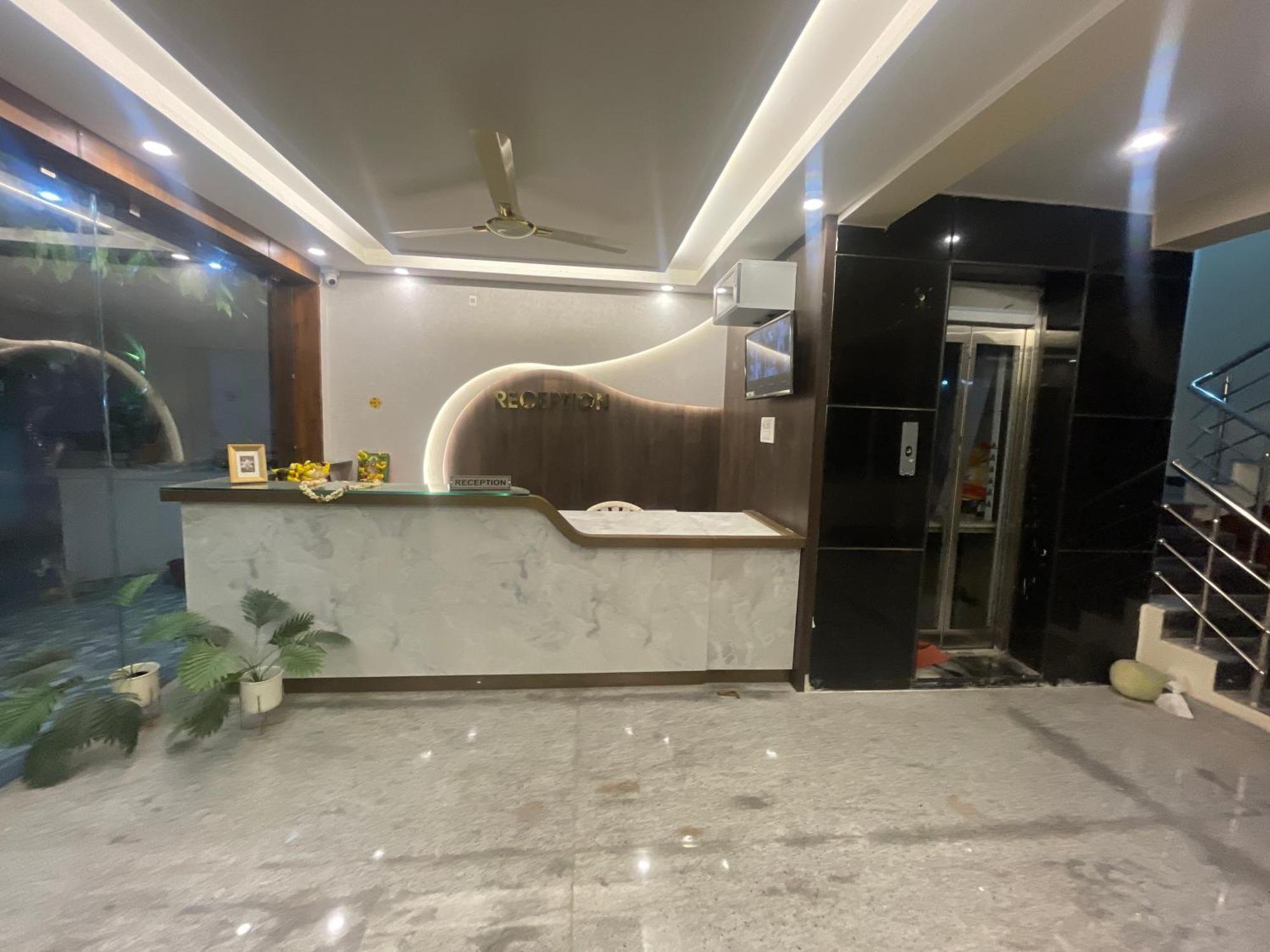Sri Ganesh Residency Hotell Tirupati Exteriör bild