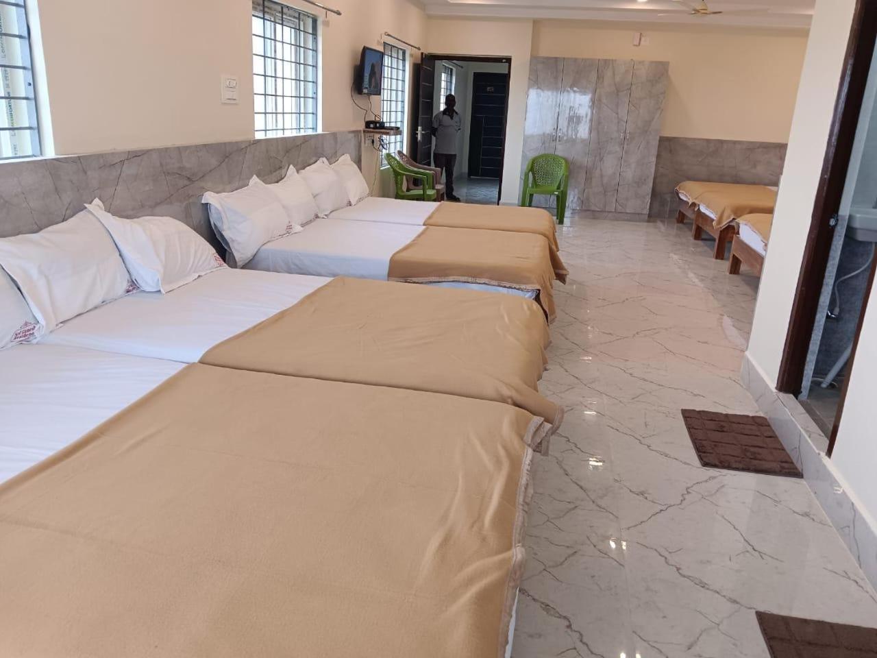Sri Ganesh Residency Hotell Tirupati Exteriör bild